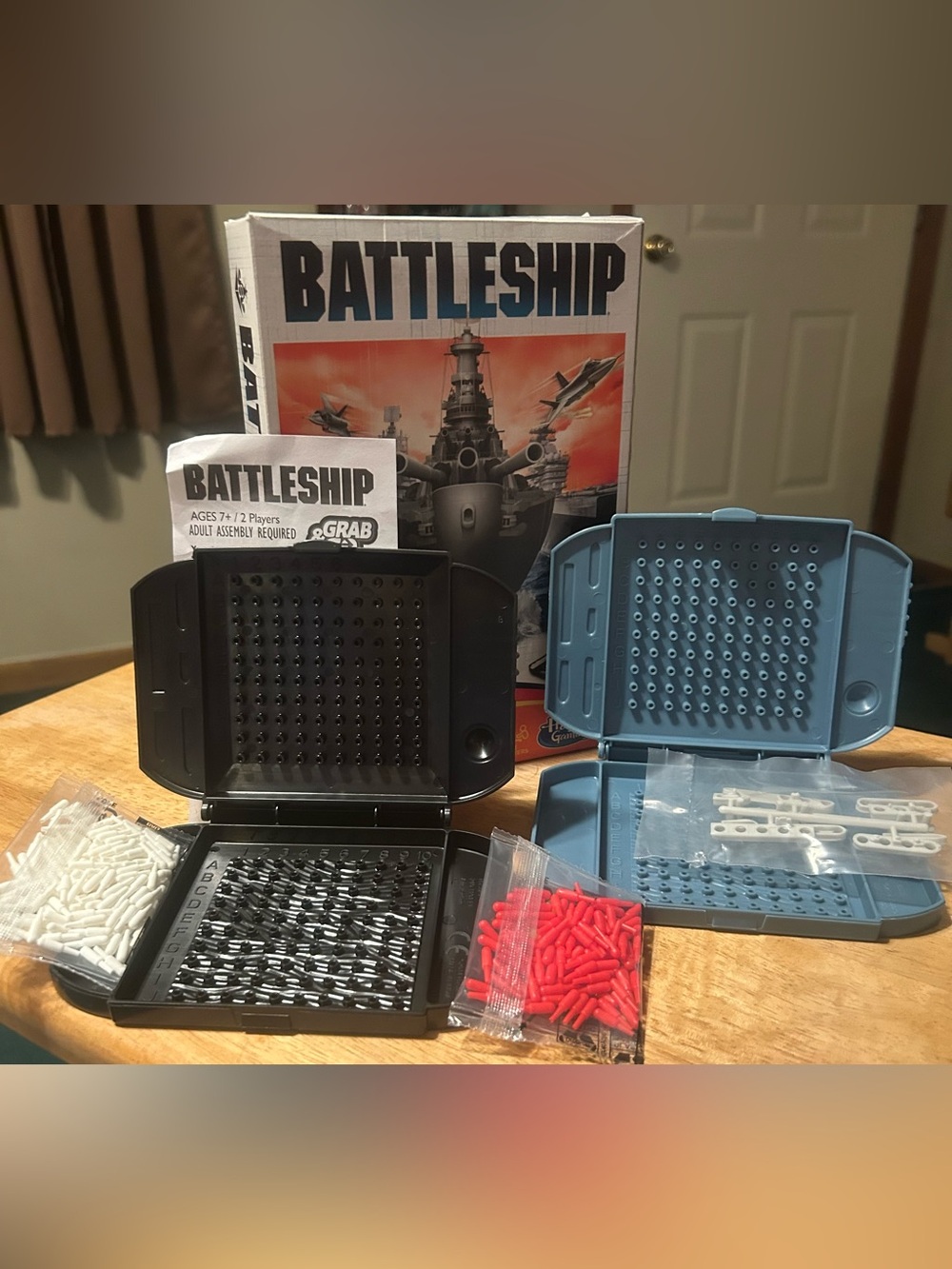 Hasbro Battleship Grab & Go Game Travel Set - Blue & Black Game Cases - Picture 2 of 2